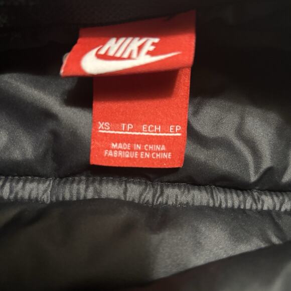 Nike Insulated Full Zip Vest Mens Size XS Sleeveless Jacket 802648-010 Black - Picture 8 of 9